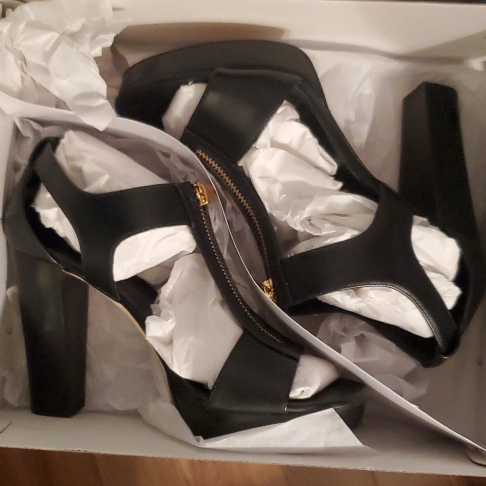 Michael Kors Shoes - Picture 6 of 7